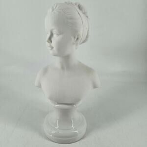 Vintage bisque porcelain figurine bust of aristocratic lady statue 8"